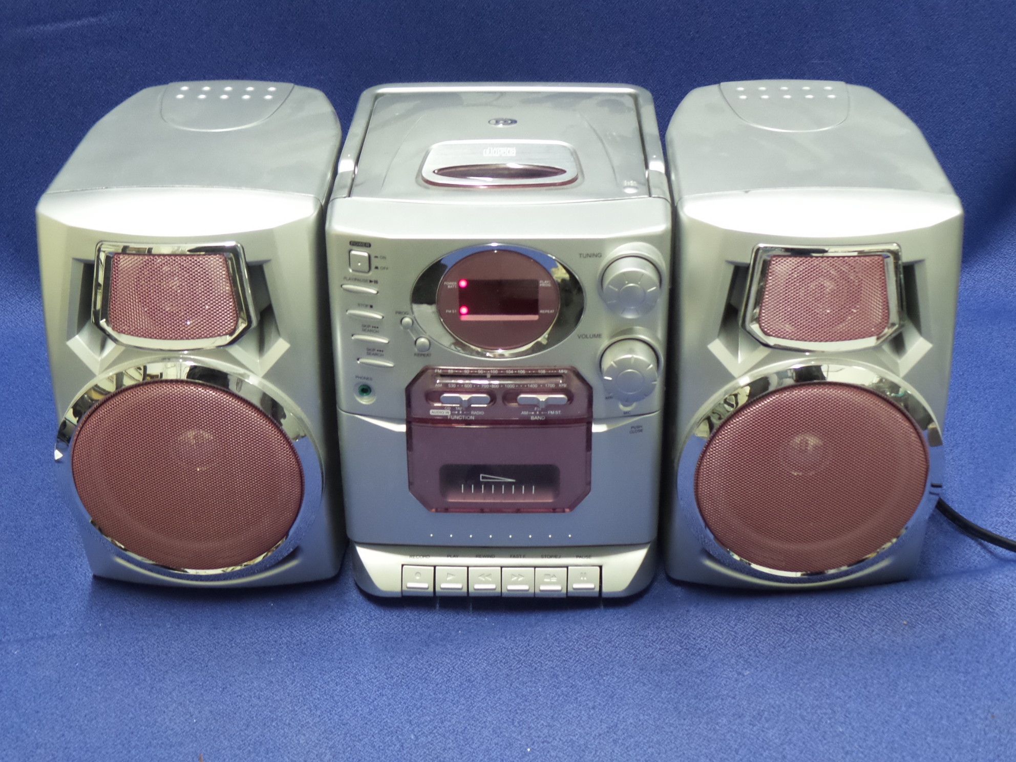 Durabrand 3 Piece AM/FM CD Player Radio Cassette Stereo Pink Allsold